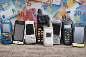 DA LI JE SADA PRAVO VREME ZA ZAMENU MOBILNOG TELEFONA? Od sledeće godine cene će se drastično uvećati, problem pravi JEDNA STVAR