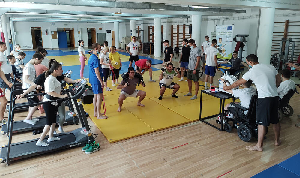 srpski paraolimpijci, Adaptivna fizička aktivnost i sport – Mladi za mlade