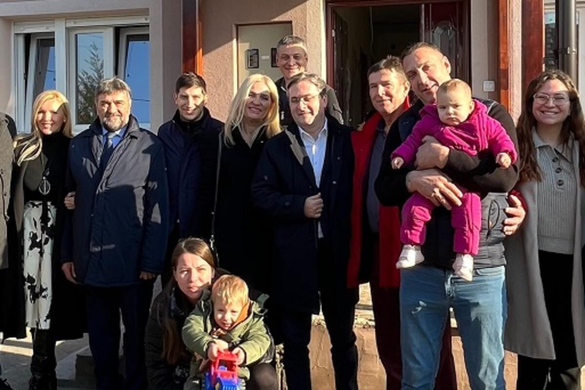Porodica Milojević kupila prvu nekretninu uz subvenciju države! Ministar Selaković: Do sada je ova pomoć odobrena za 552 majke