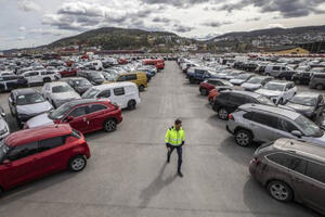 POZNATI PROIZVOĐAČ AUTOMOBILA OTPUŠTA RADNIKE U KINI! Tri fabrike pauziraju kako bi se smanjile zalihe, a 2.000 radnika na ledu