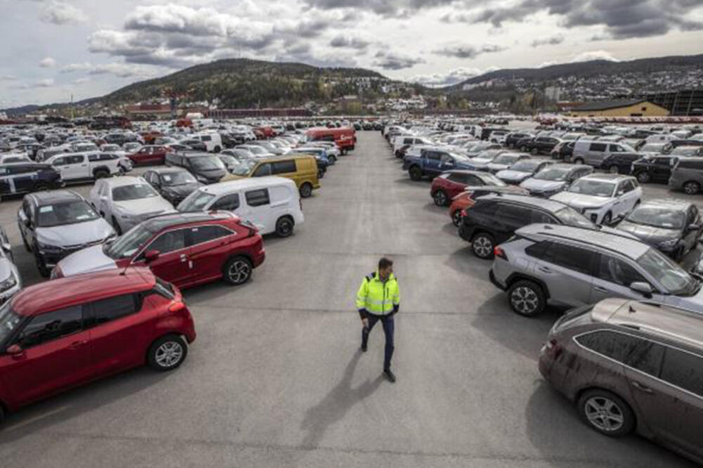 POZNATI PROIZVOĐAČ AUTOMOBILA OTPUŠTA RADNIKE U KINI! Tri fabrike pauziraju kako bi se smanjile zalihe, a 2.000 radnika na ledu